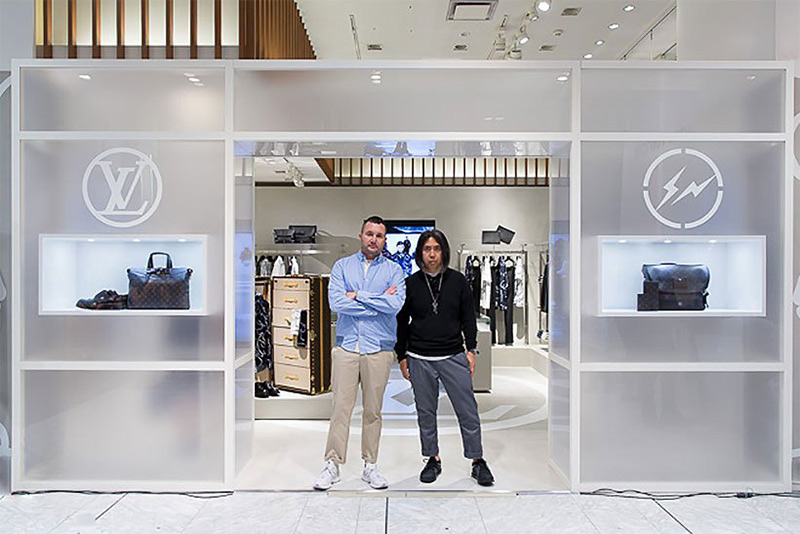 Ropa De Moda Y Accesorios En La Tienda De Louis Vuitton Mosc
